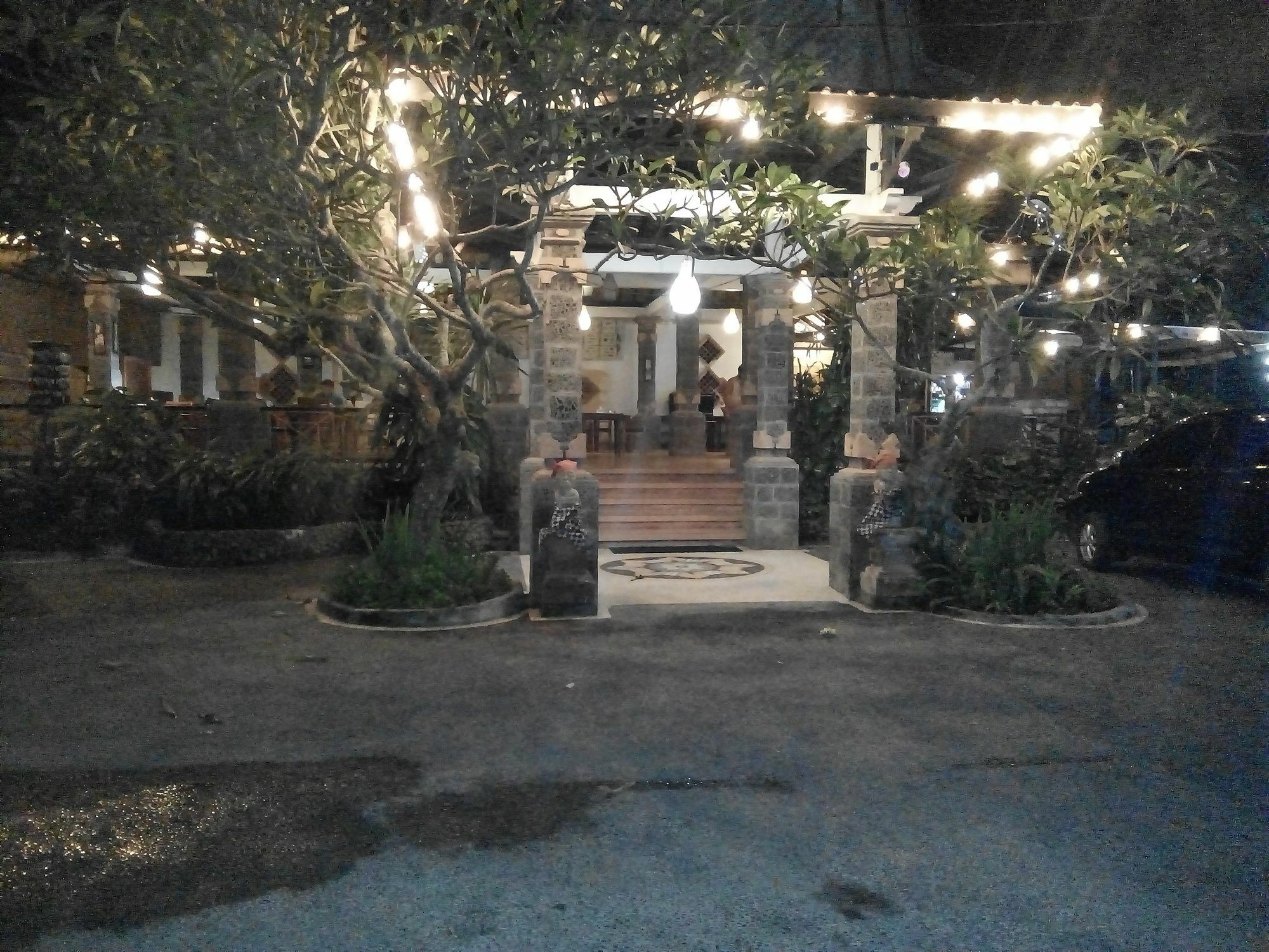 Segara Anak Bungalow & Restaurant Kuta  Ngoại thất bức ảnh